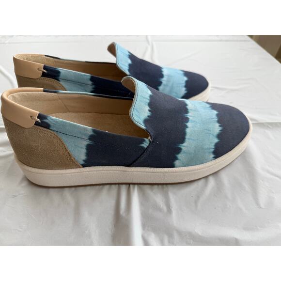Lucky Brand Women's Blue Tie Dye Slip-On Sneakers - Size 8.5 - Picture 3 of 6